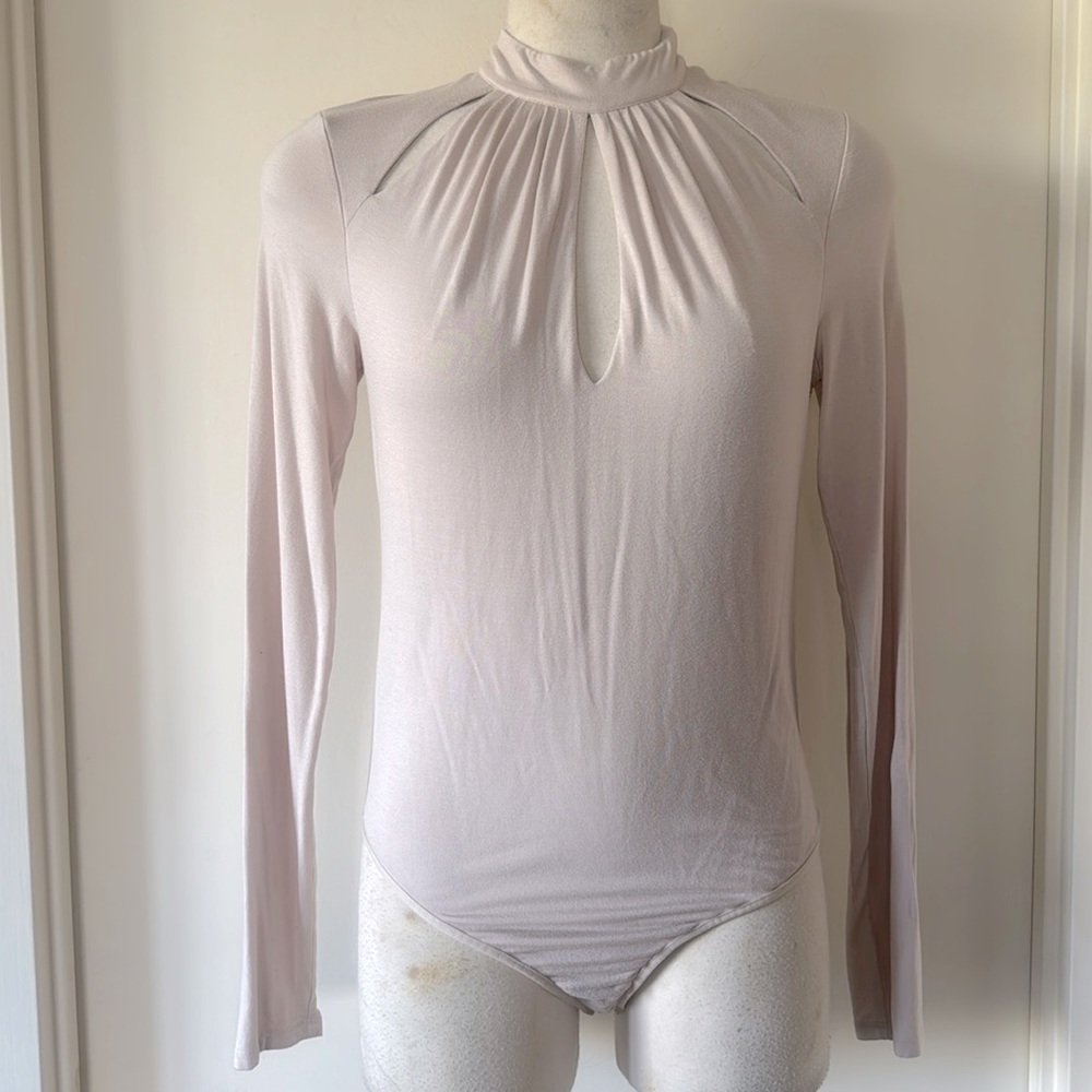 💕Marciano Cream High Collar Cut-Out Long Sleeve Bodysuit M EUC